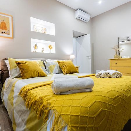 La Casa Di Bianca - Modern Suites Near Plebiscito نابولي المظهر الخارجي الصورة