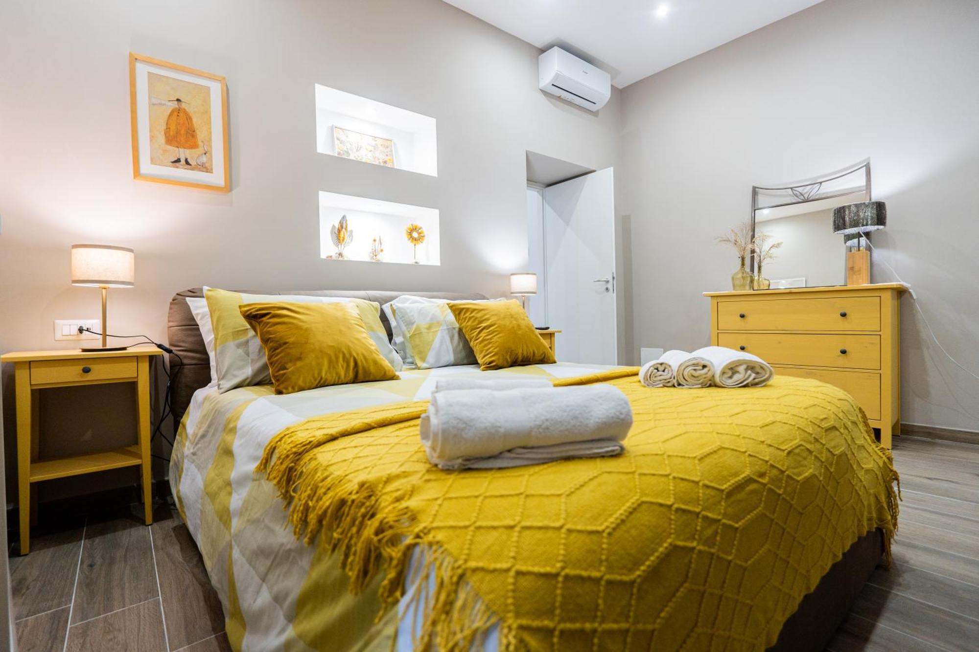 La Casa Di Bianca - Modern Suites Near Plebiscito نابولي المظهر الخارجي الصورة