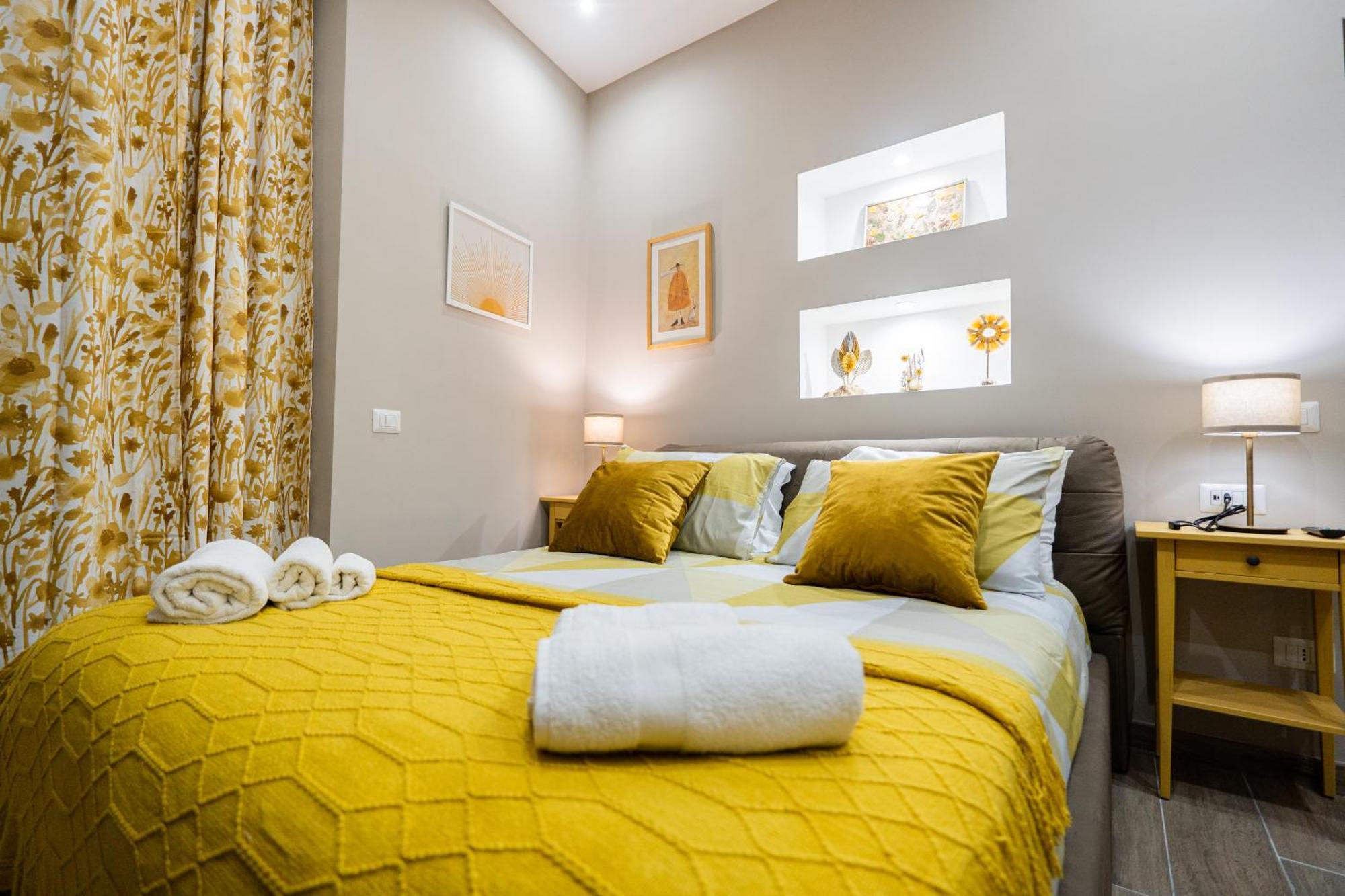 La Casa Di Bianca - Modern Suites Near Plebiscito نابولي المظهر الخارجي الصورة