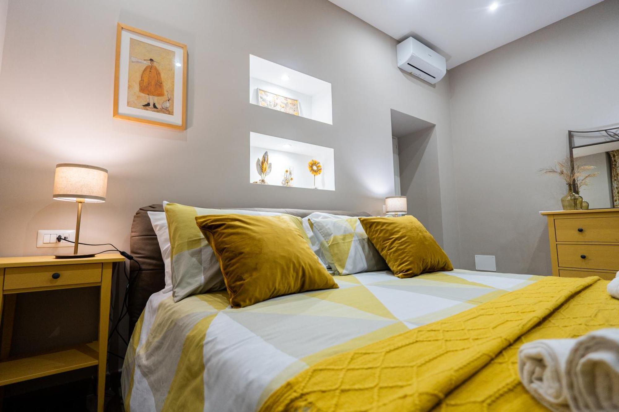 La Casa Di Bianca - Modern Suites Near Plebiscito نابولي المظهر الخارجي الصورة
