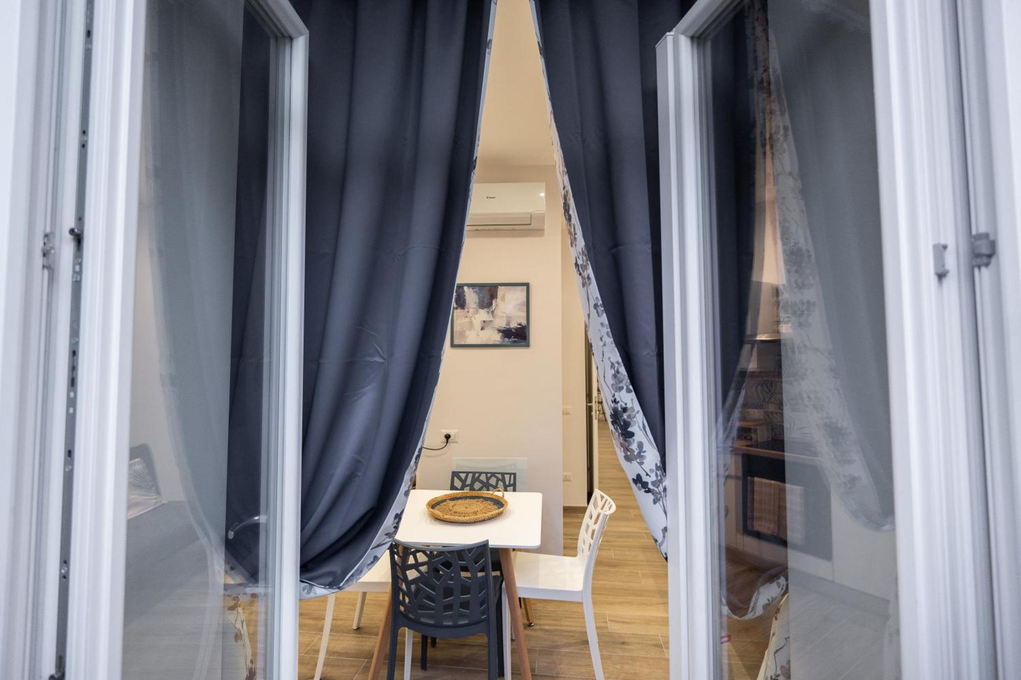 La Casa Di Bianca - Modern Suites Near Plebiscito نابولي المظهر الخارجي الصورة
