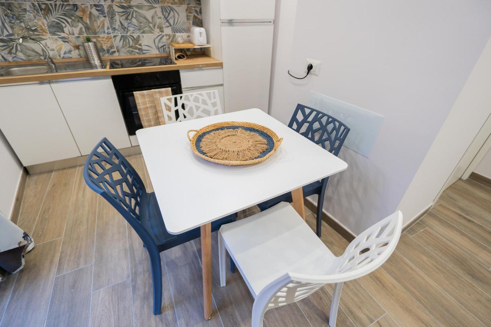 La Casa Di Bianca - Modern Suites Near Plebiscito نابولي المظهر الخارجي الصورة
