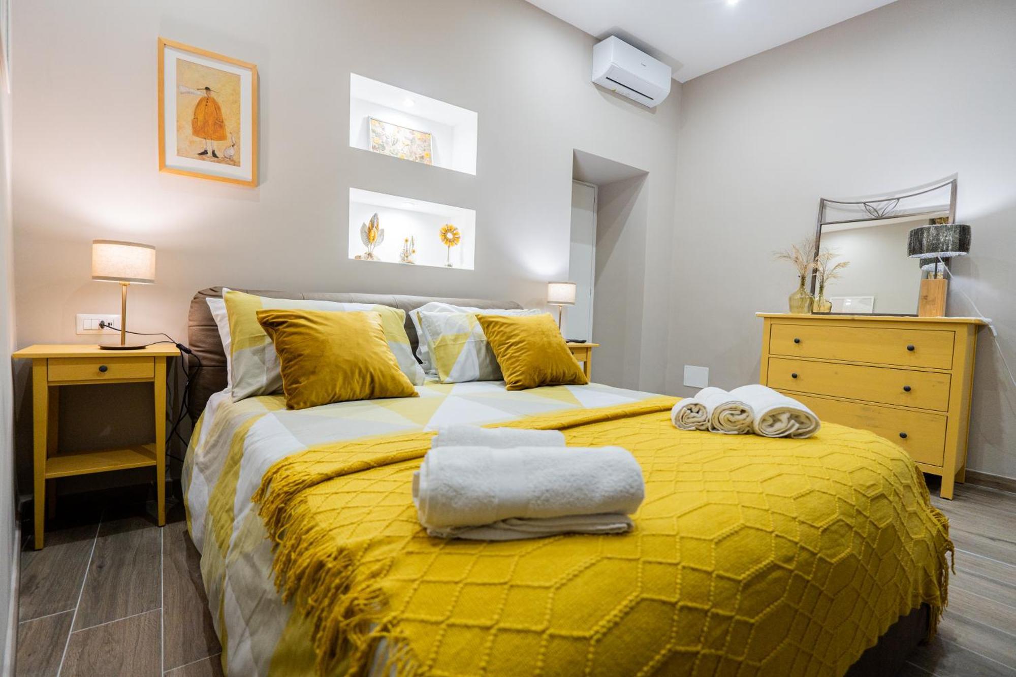La Casa Di Bianca - Modern Suites Near Plebiscito نابولي المظهر الخارجي الصورة