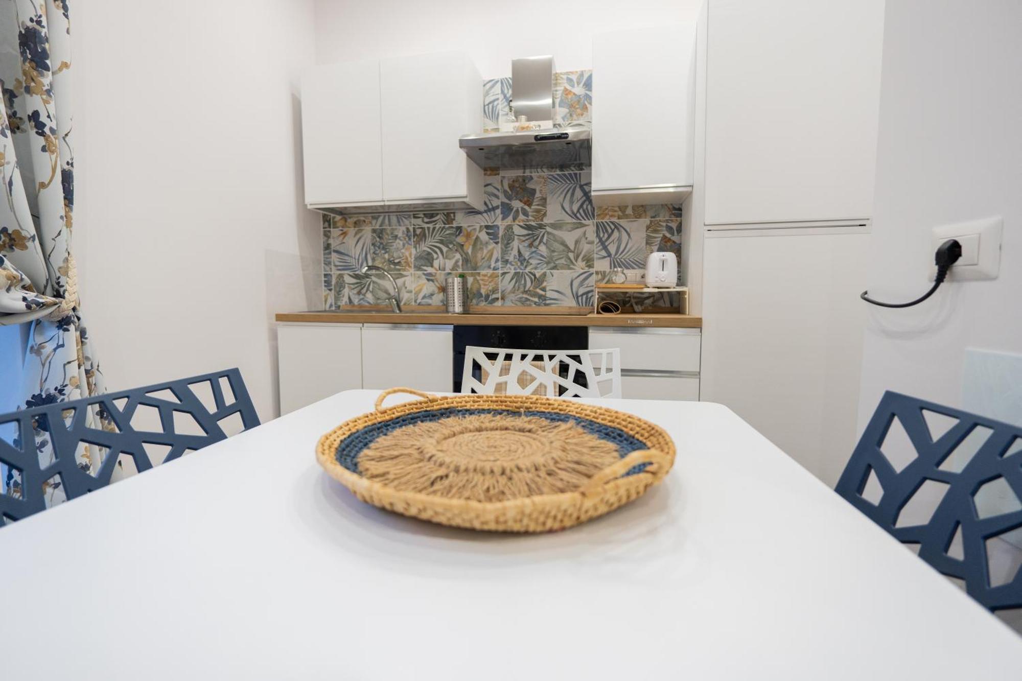La Casa Di Bianca - Modern Suites Near Plebiscito نابولي المظهر الخارجي الصورة