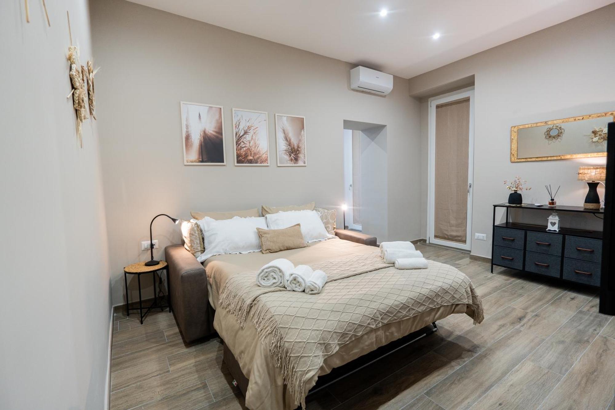 La Casa Di Bianca - Modern Suites Near Plebiscito نابولي المظهر الخارجي الصورة