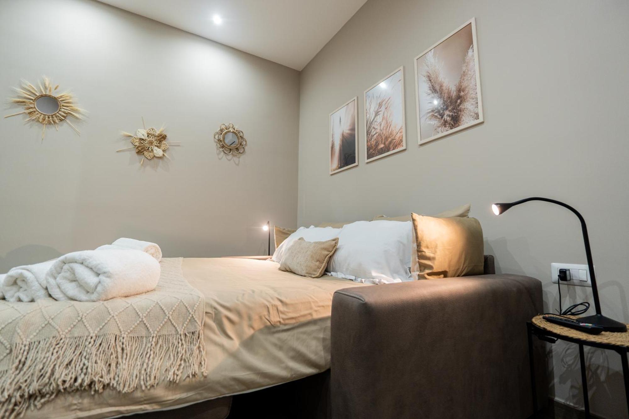 La Casa Di Bianca - Modern Suites Near Plebiscito نابولي المظهر الخارجي الصورة