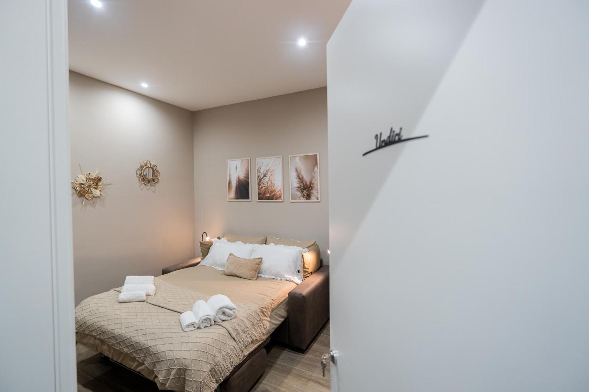 La Casa Di Bianca - Modern Suites Near Plebiscito نابولي المظهر الخارجي الصورة