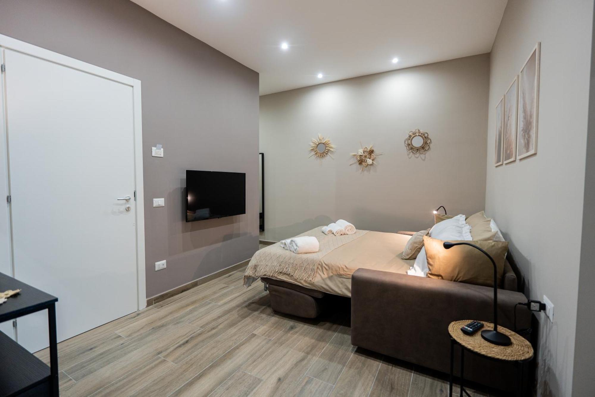 La Casa Di Bianca - Modern Suites Near Plebiscito نابولي المظهر الخارجي الصورة
