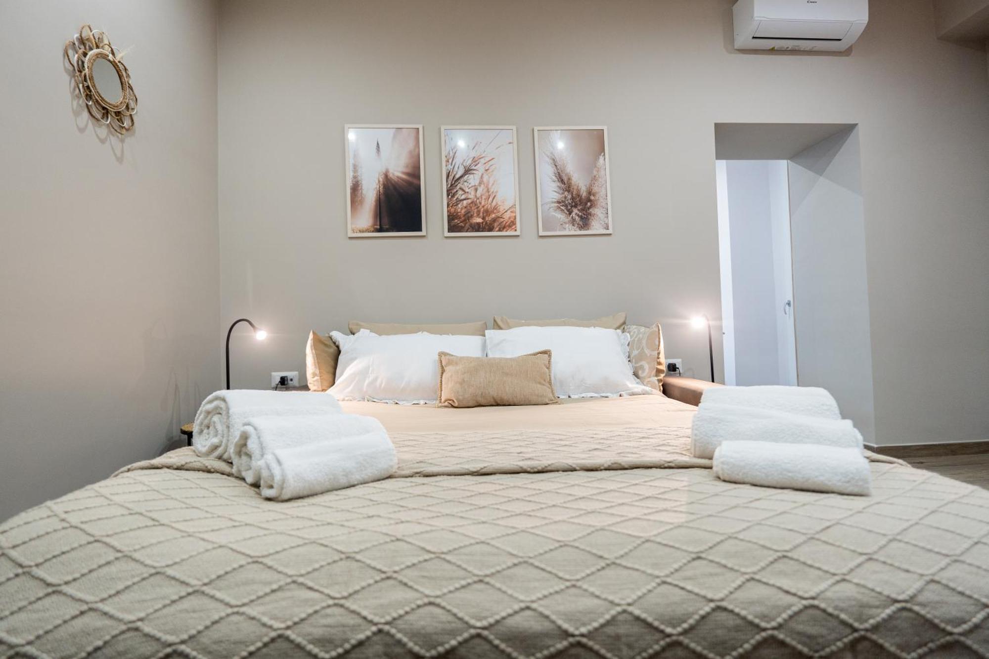 La Casa Di Bianca - Modern Suites Near Plebiscito نابولي المظهر الخارجي الصورة