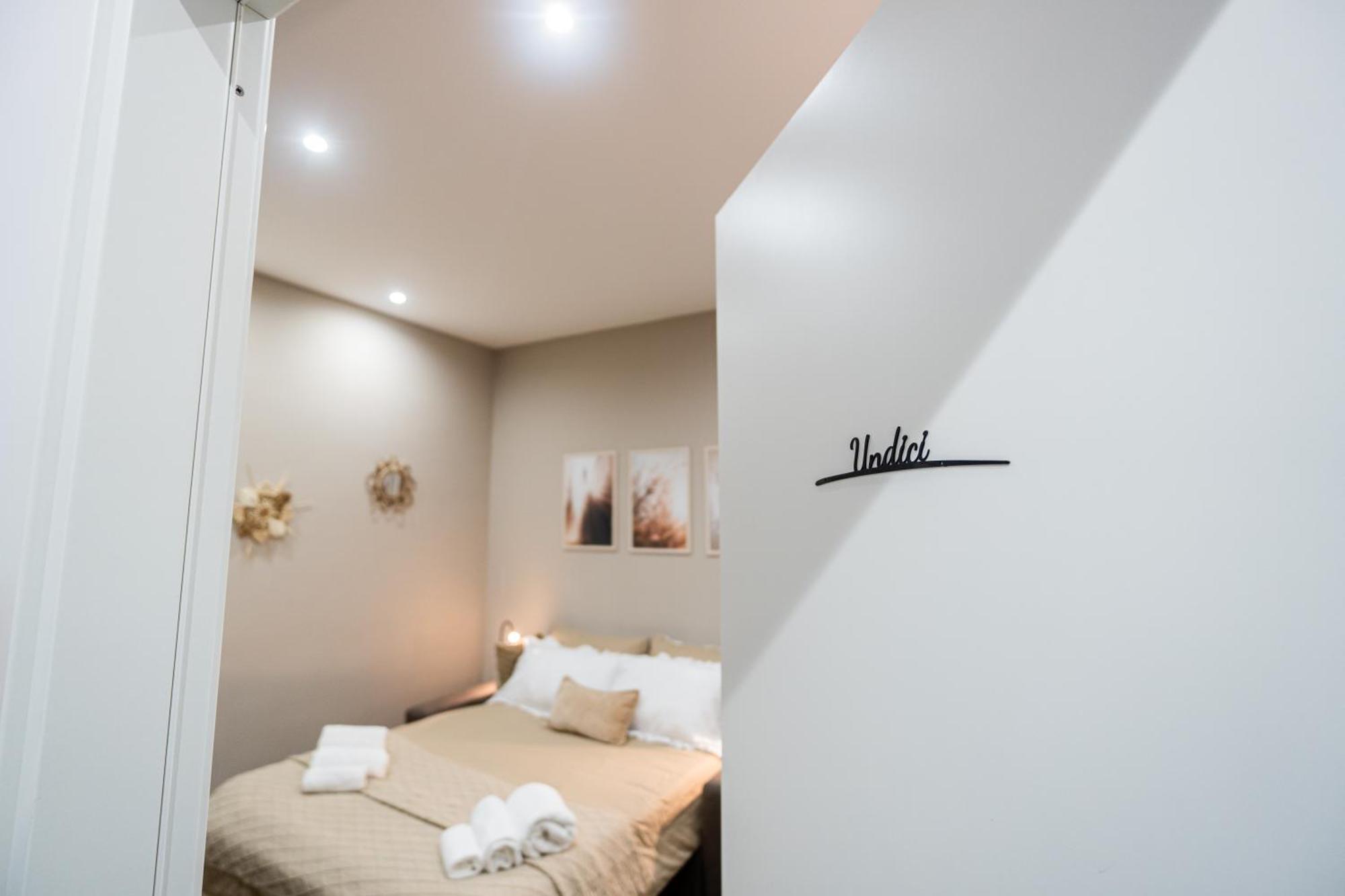 La Casa Di Bianca - Modern Suites Near Plebiscito نابولي المظهر الخارجي الصورة