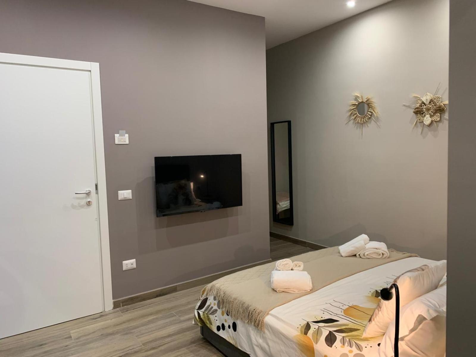 La Casa Di Bianca - Modern Suites Near Plebiscito نابولي المظهر الخارجي الصورة