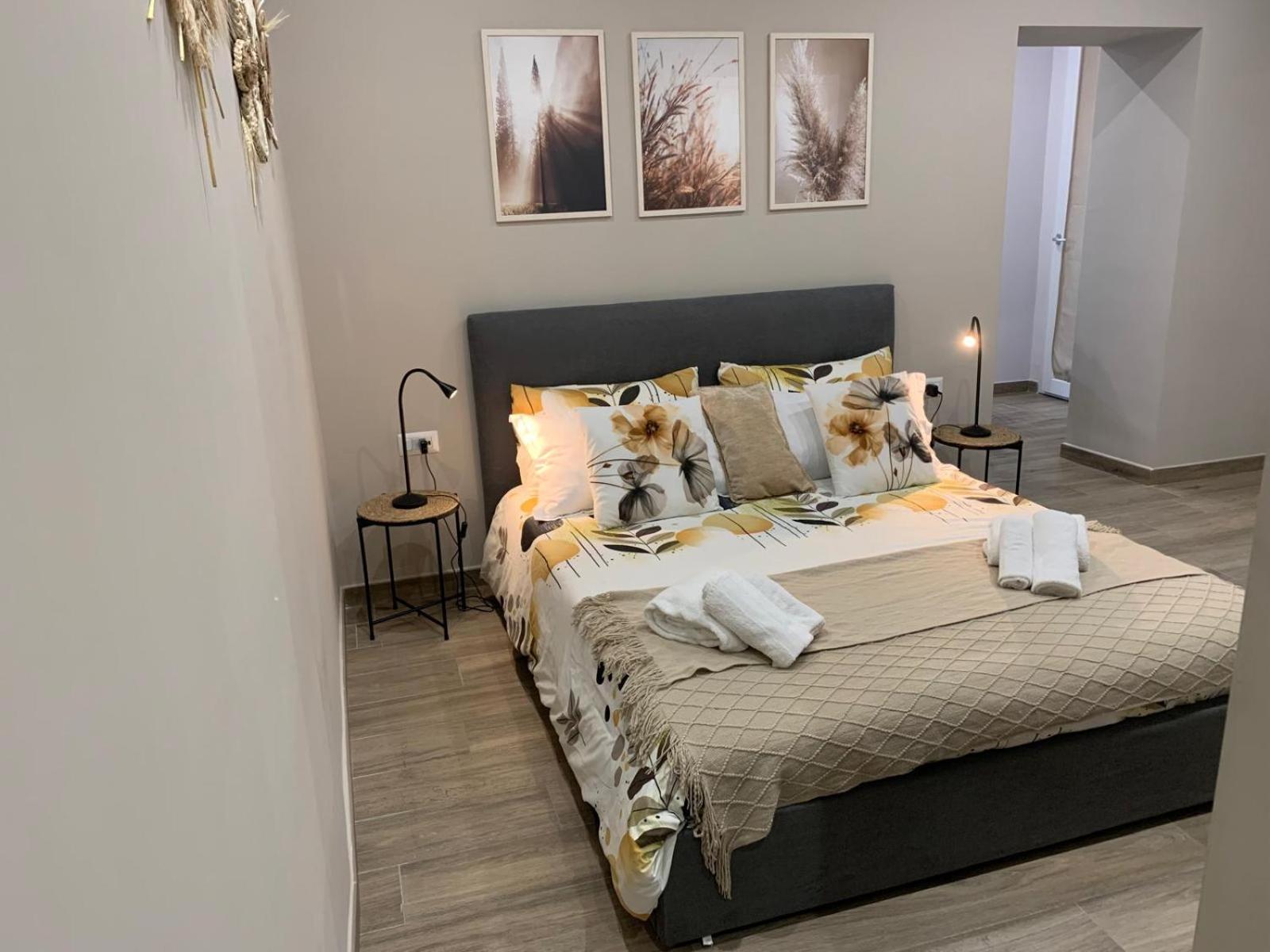 La Casa Di Bianca - Modern Suites Near Plebiscito نابولي المظهر الخارجي الصورة
