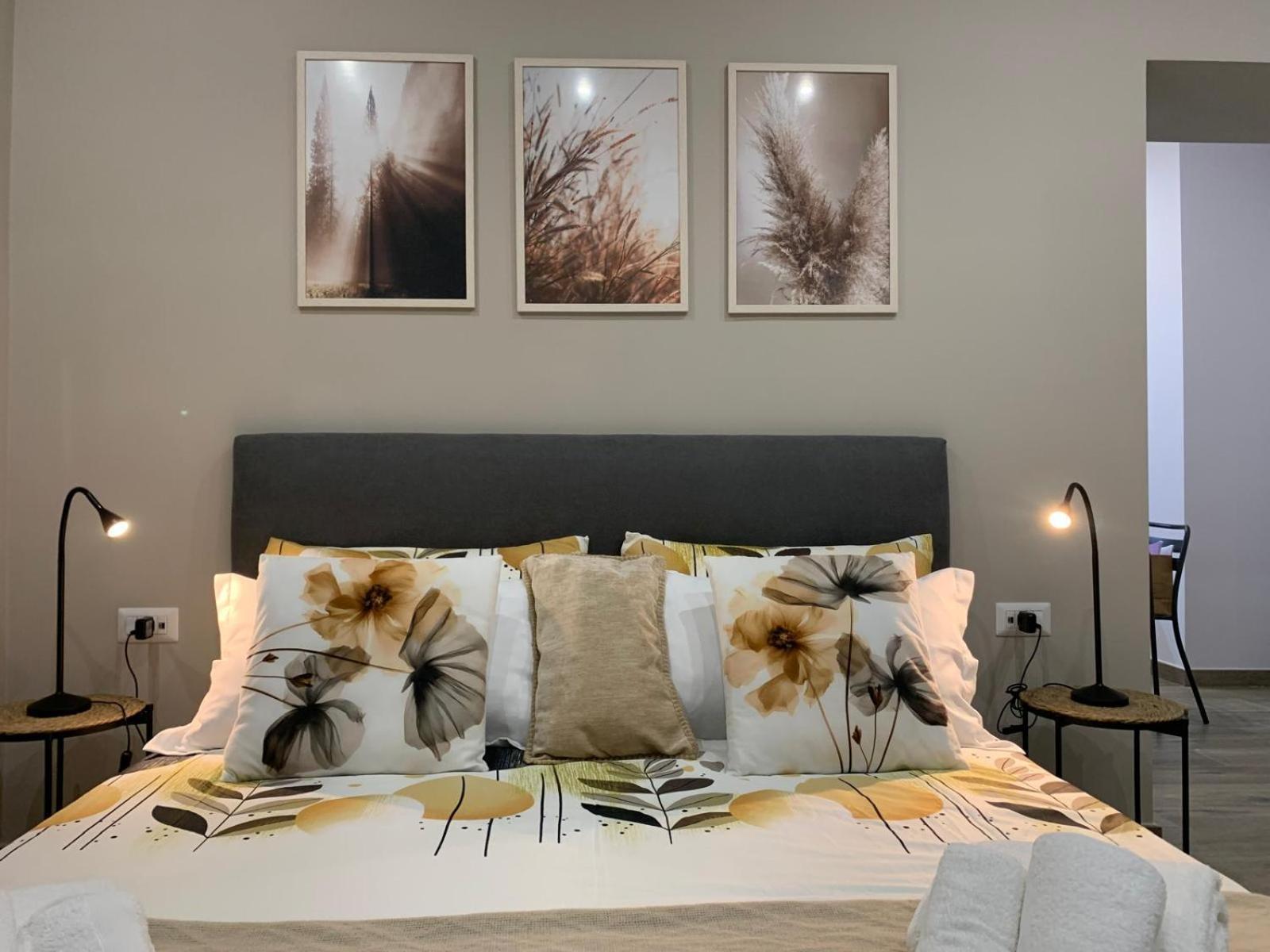 La Casa Di Bianca - Modern Suites Near Plebiscito نابولي المظهر الخارجي الصورة