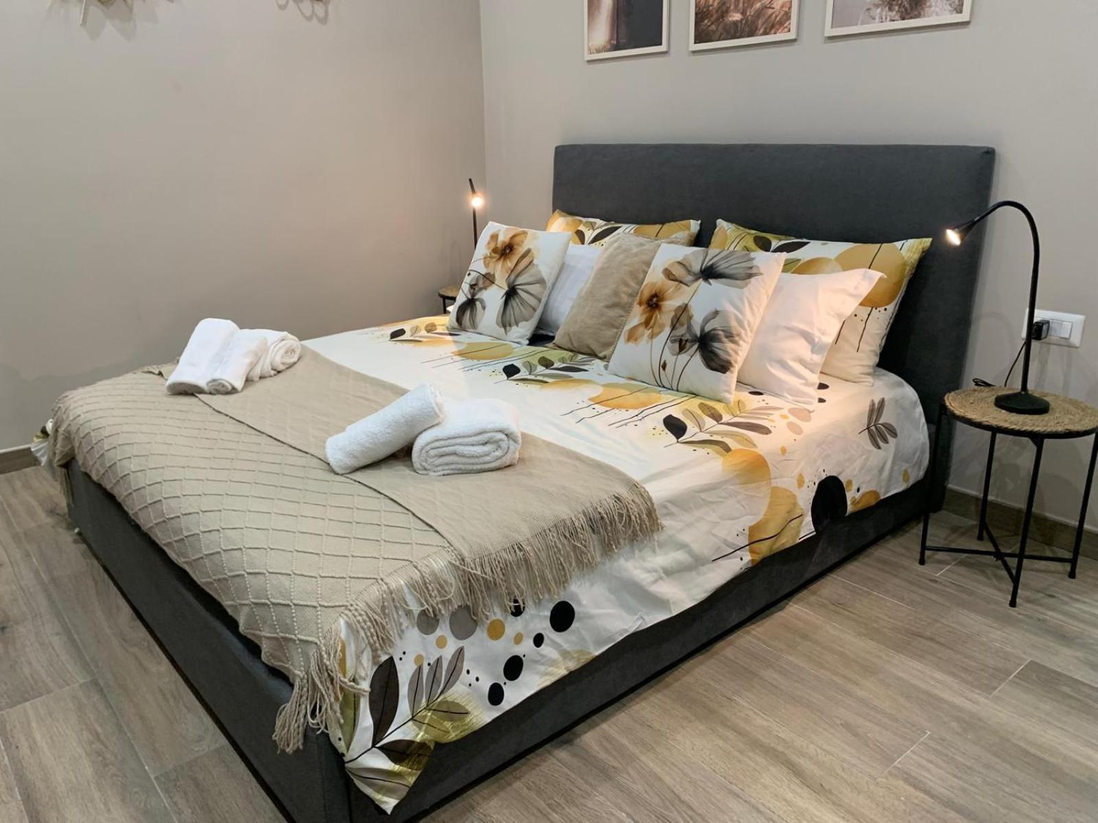 La Casa Di Bianca - Modern Suites Near Plebiscito نابولي المظهر الخارجي الصورة
