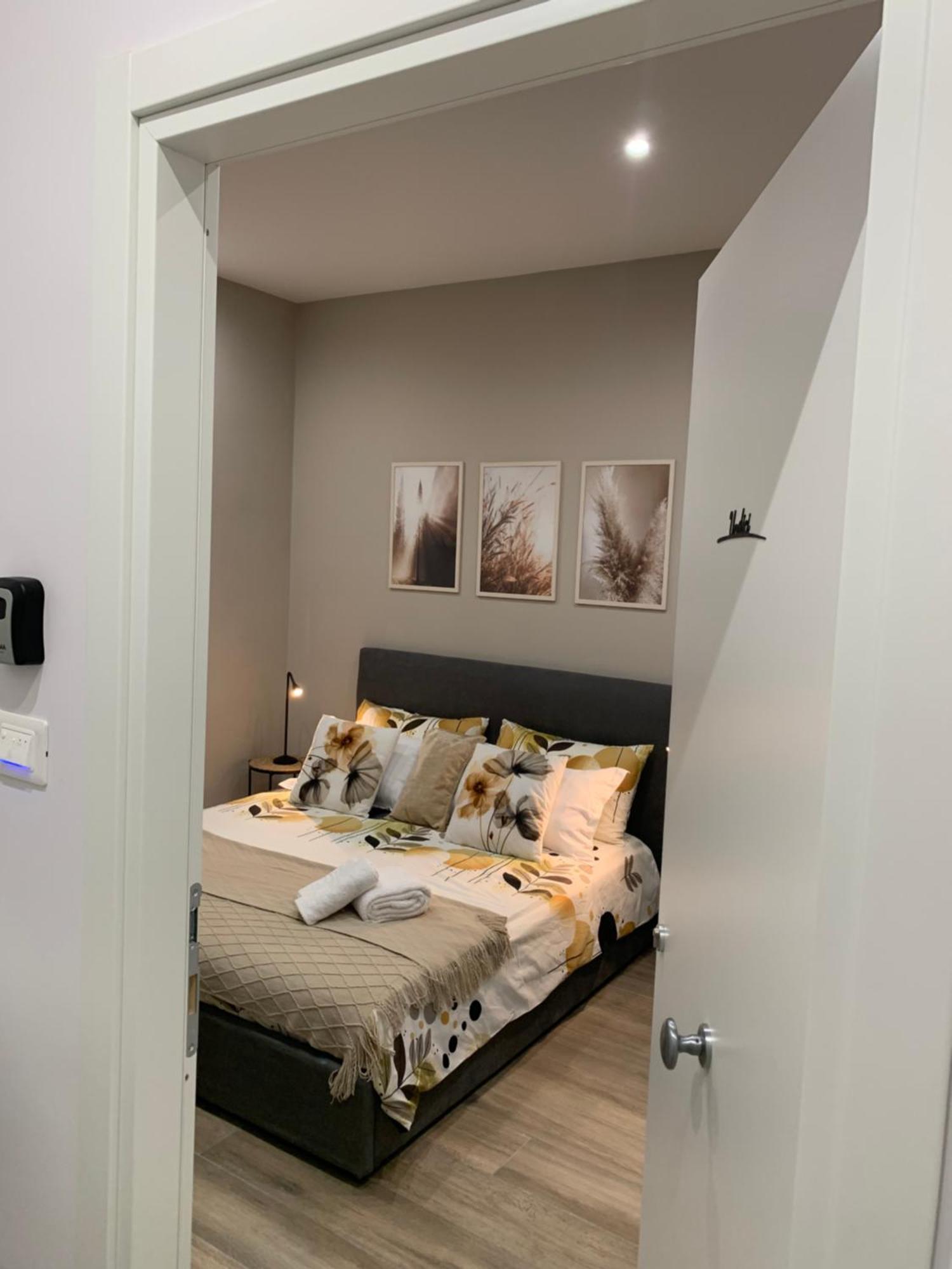 La Casa Di Bianca - Modern Suites Near Plebiscito نابولي المظهر الخارجي الصورة